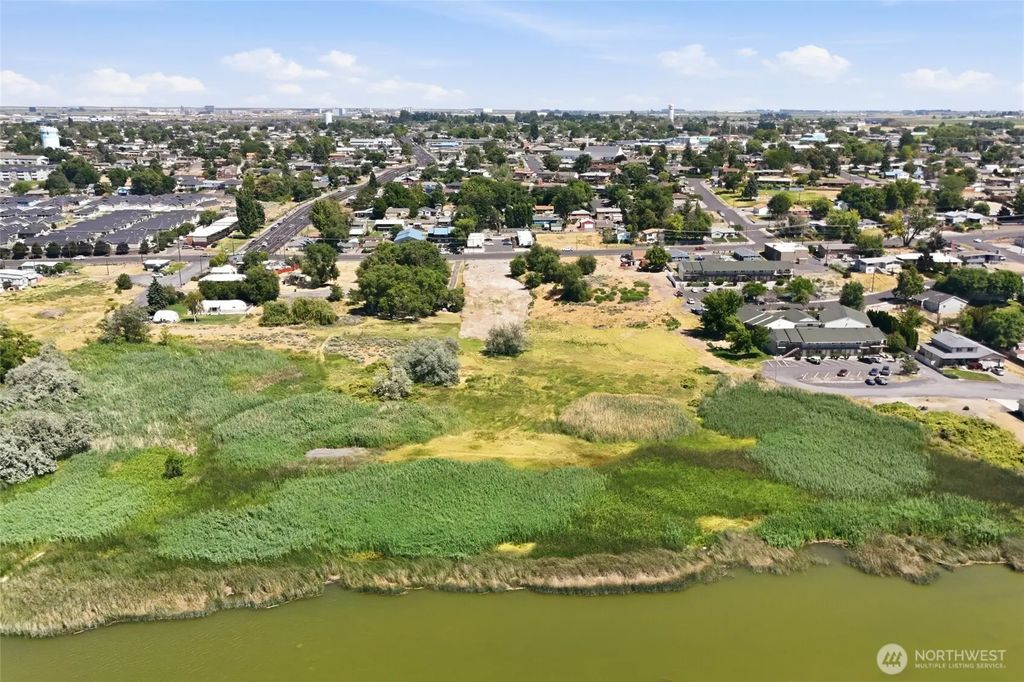 1042 S Division Street, Moses Lake