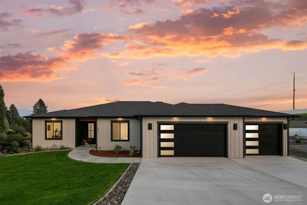 838 Autumn Crest Drive, Wenatchee