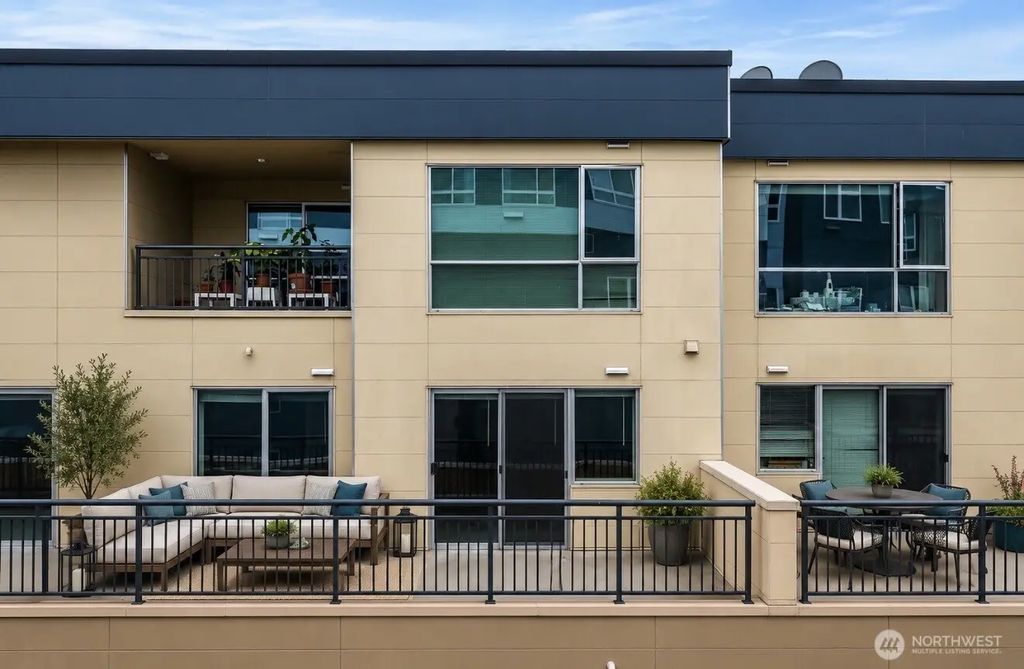 321 10th Avenue S 610, Seattle