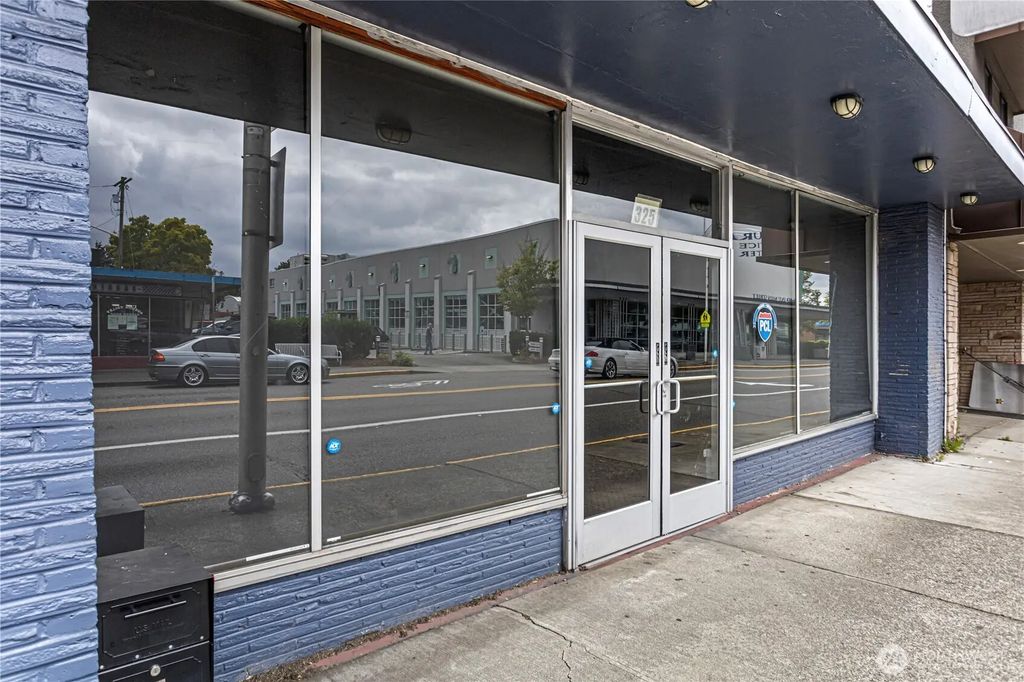 325 E Main Street, Auburn