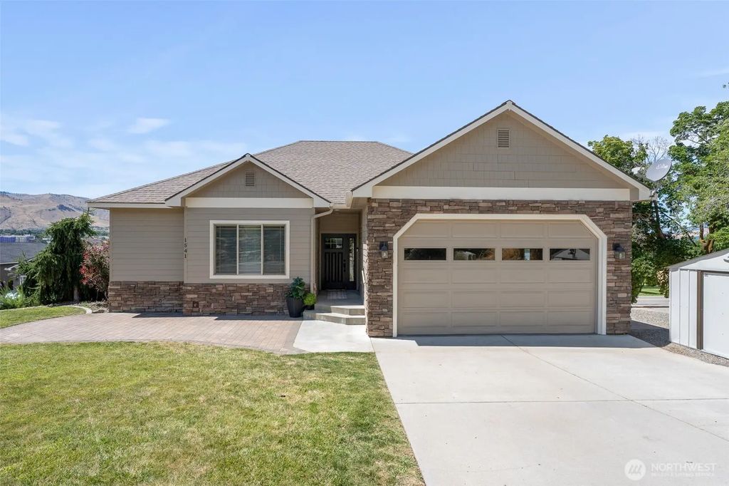 1541 N Anne Avenue, East Wenatchee