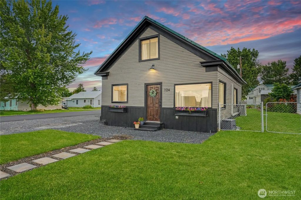 124 N 3rd Street, Coulee City
