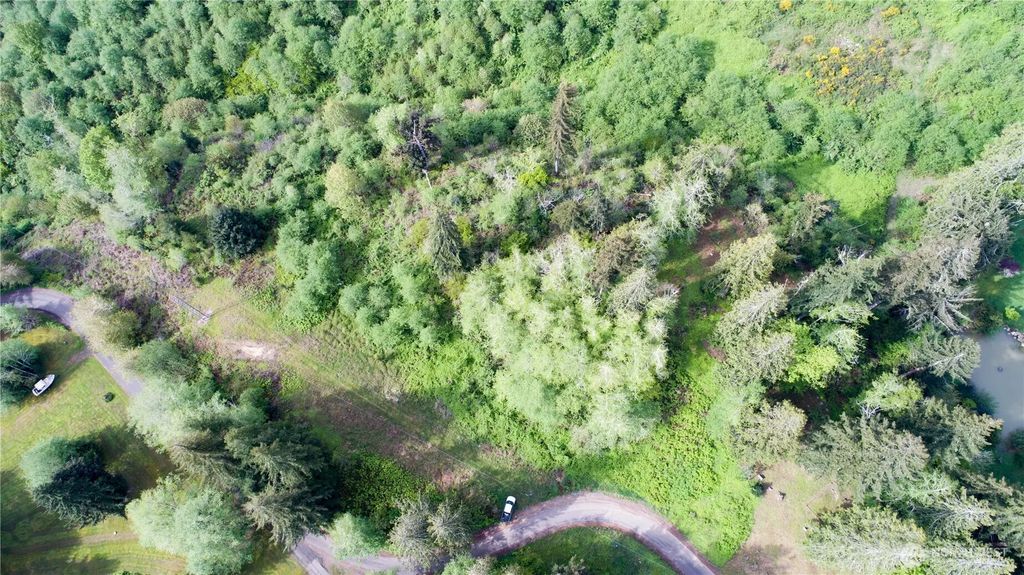 1111 Washington Cemetery Road, Raymond
