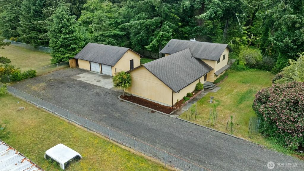 236 E Woodhill Avenue, Westport