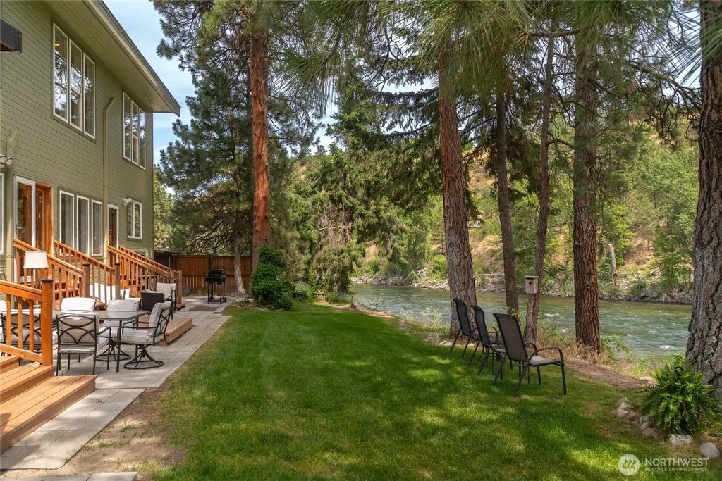 9377 Lone Pine Orchard Road, Leavenworth