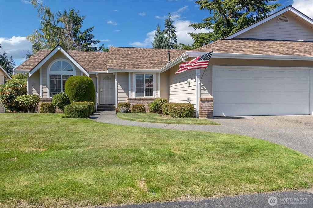 4 Lakewood Oaks Drive, Lakewood