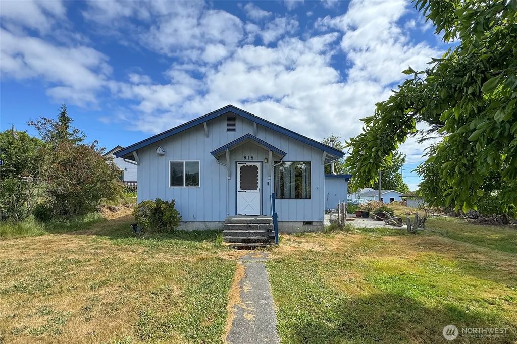 915 W 11th St, Port Angeles