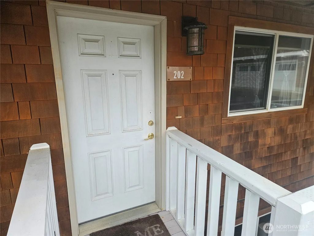 1515 Ocean Beach Boulevard 202, Long Beach