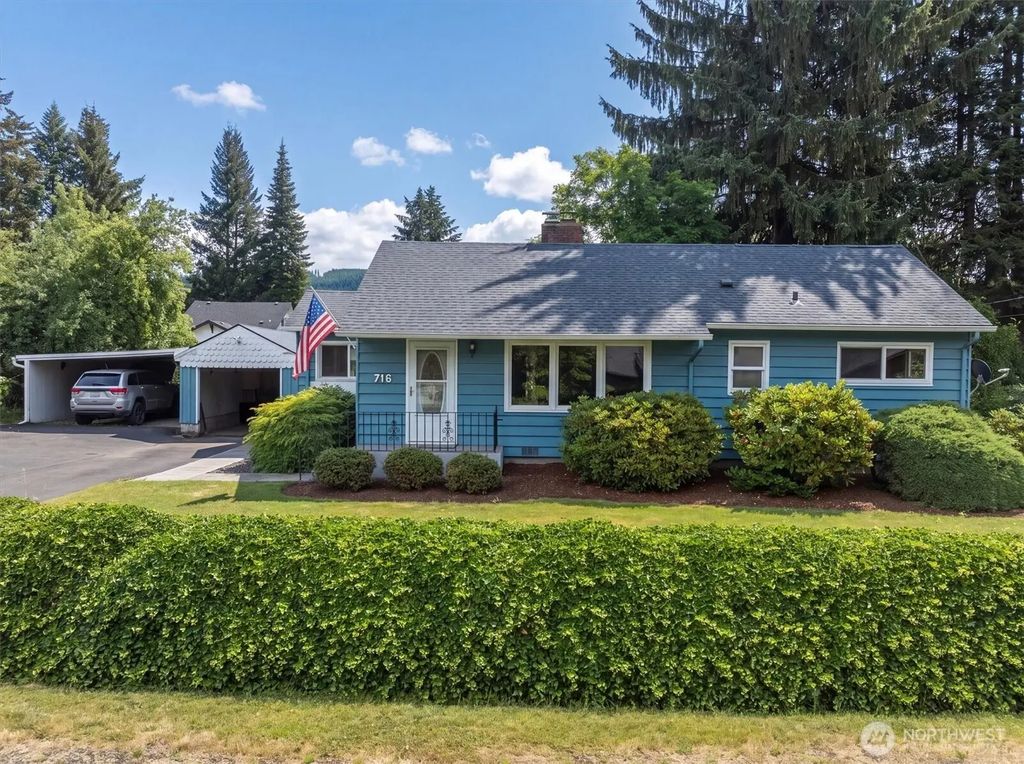 716 Woodard Avenue Ne, Castle Rock