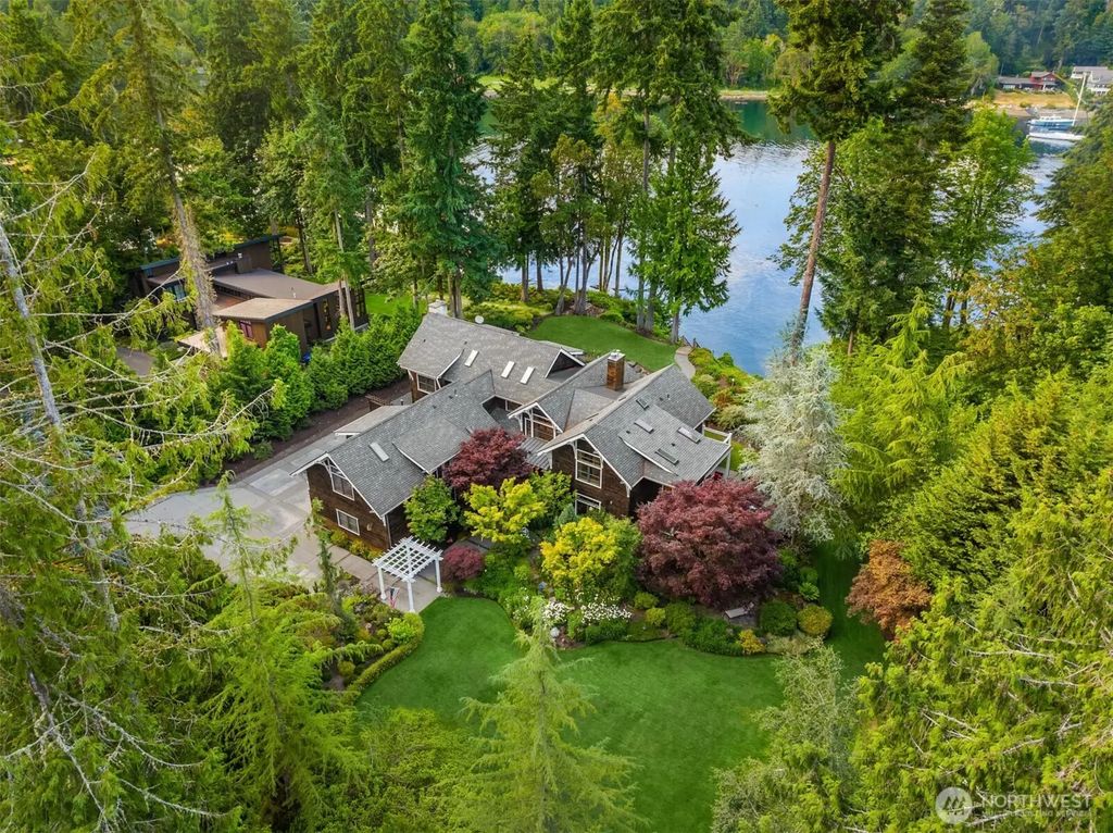 10374 Country Club Road, Bainbridge Island