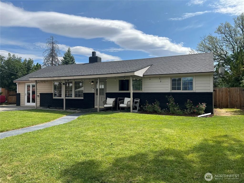 612 Skyview Drive, Omak