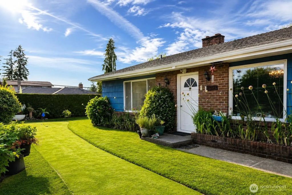 1323 Violet Meadow Street S, Tacoma