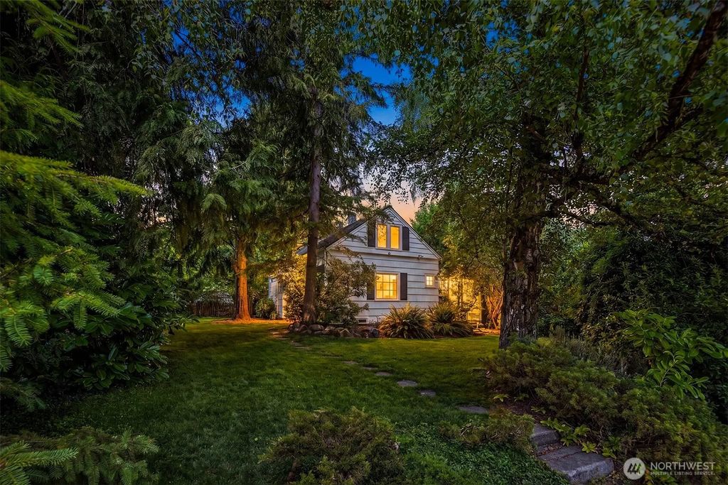 8255 30th Avenue Ne, Seattle
