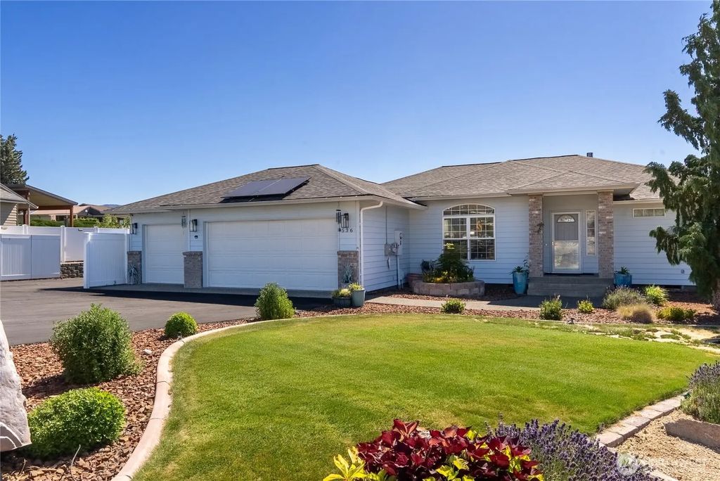536 Hillcrest Circle Drive, Omak