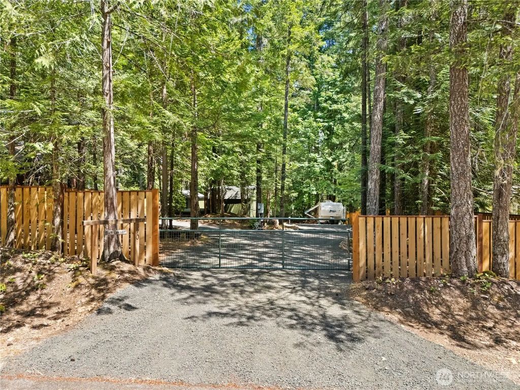 370 N Mount Jupiter Drive, Hoodsport