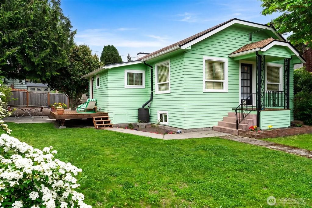 908 N 102nd, Seattle