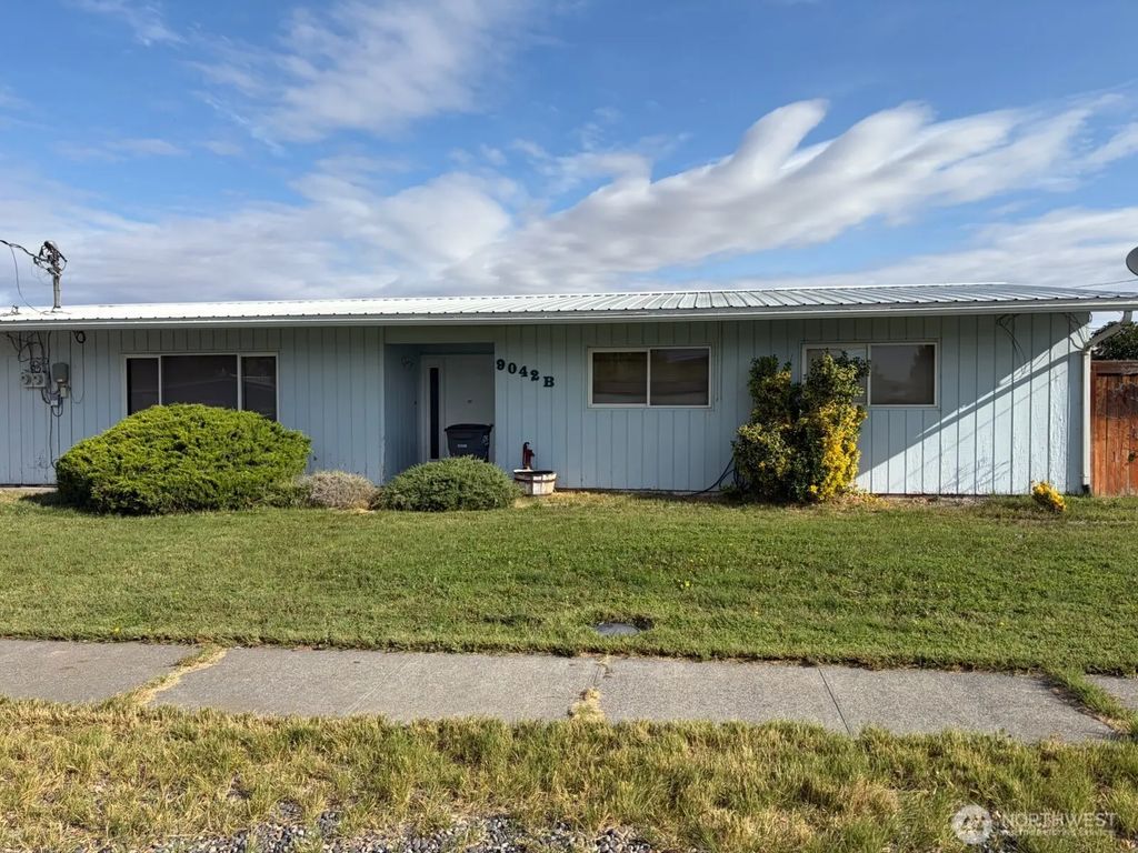 9042 Forrestal Lane B, Moses Lake