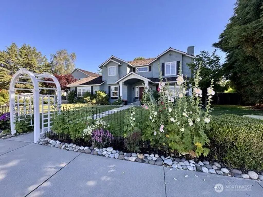 2453 Grand Avenue, East Wenatchee