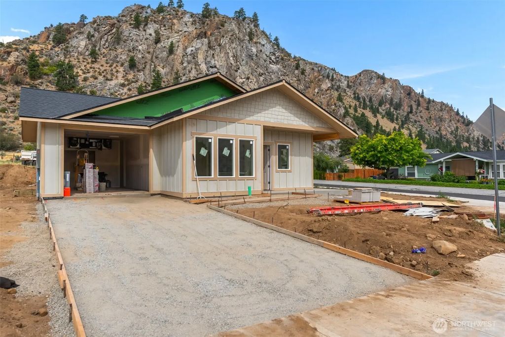 14898 Red Delicious Street, Entiat