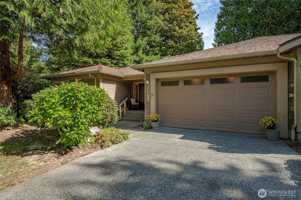 9052 Gleneagle Drive 19, Blaine