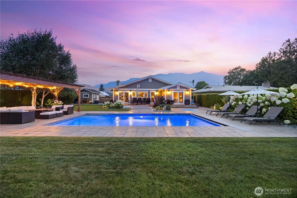 128 Eveline Street, Pateros