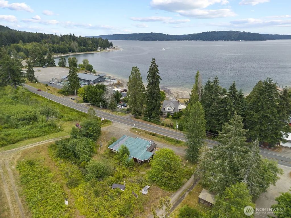 21391 N Us Hwy 101, Shelton