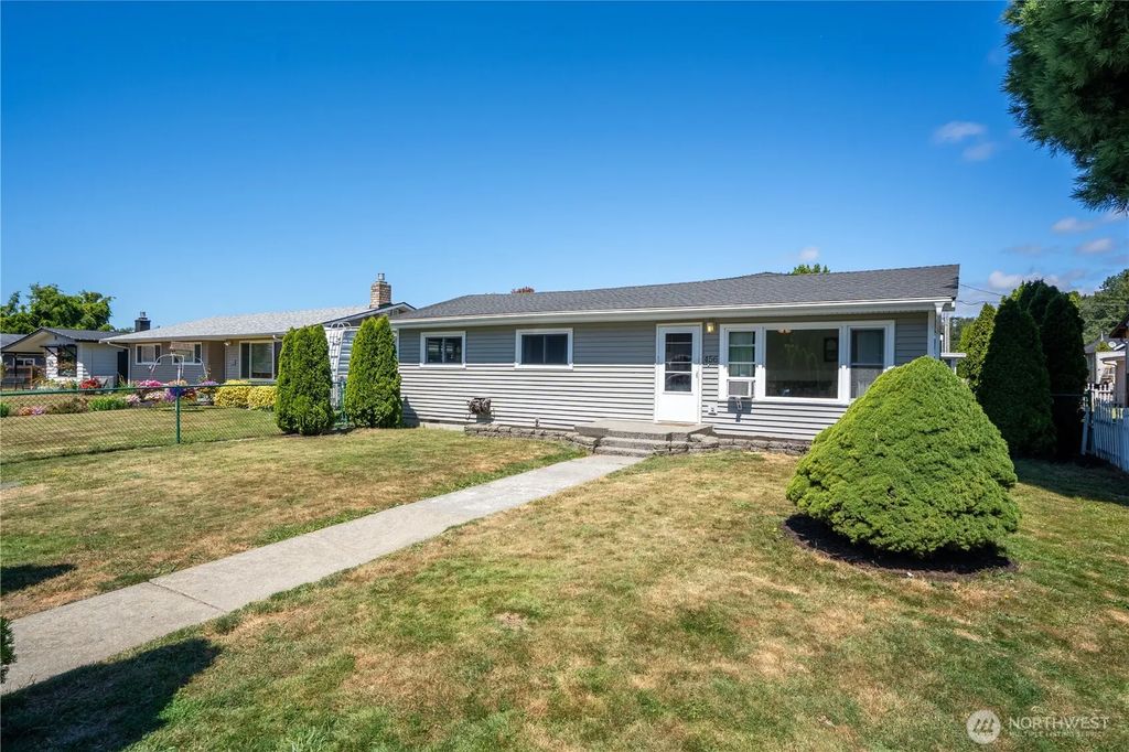 456 E Street, Blaine