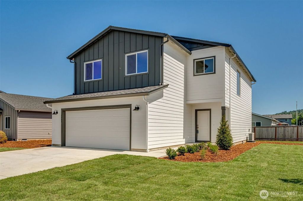 2002 Henderson Way, Longview