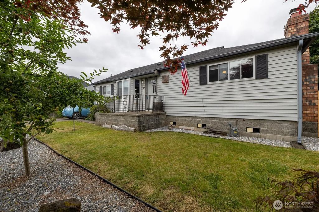 1128 H Street, Centralia