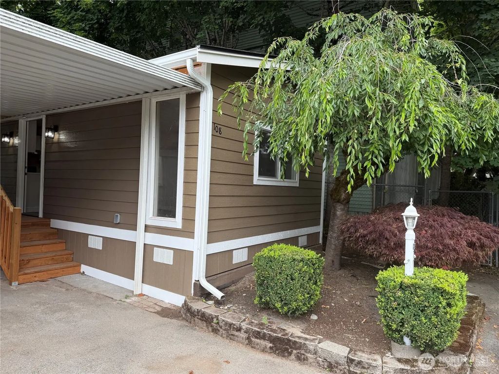 7301 Ne 175th Street 108, Kenmore