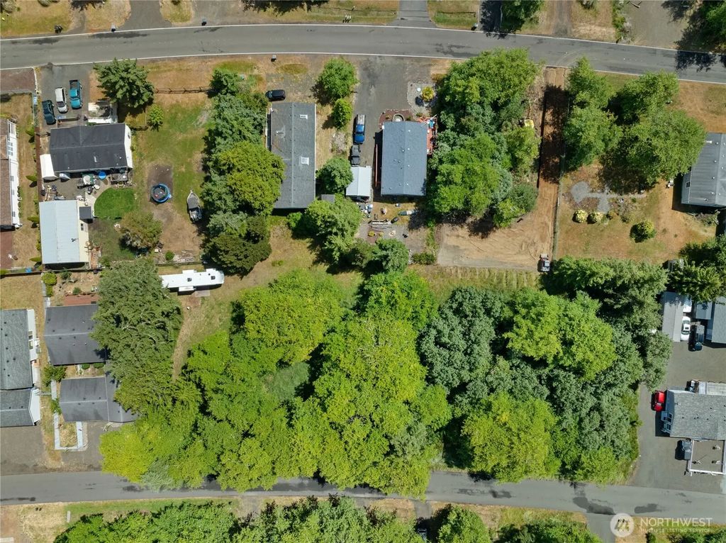 576 Chenois Avenue Ne, Ocean Shores