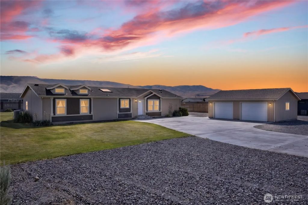 204 Davidson Boulevard Sw, Mattawa