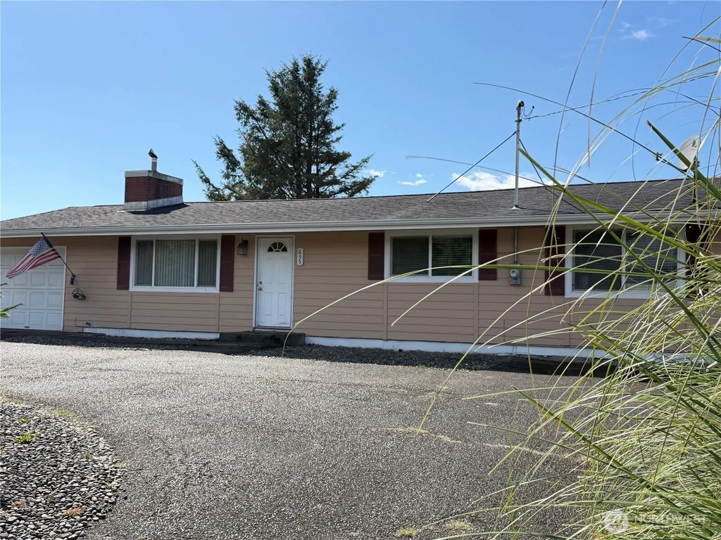 655 Canal Drive Ne, Ocean Shores