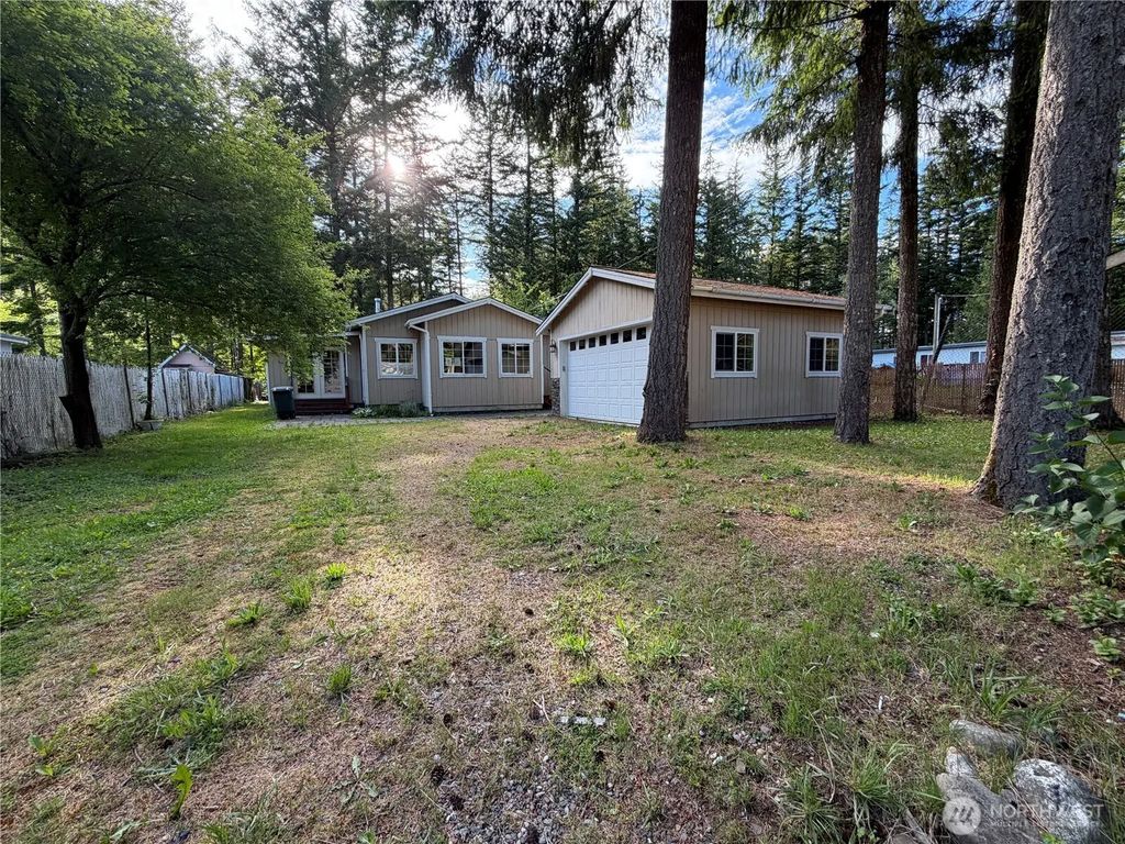 8595 Golden Valley Drive, Maple Falls