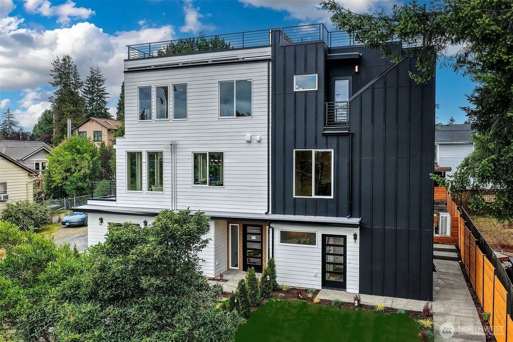 9813 Linden Avenue N, Seattle