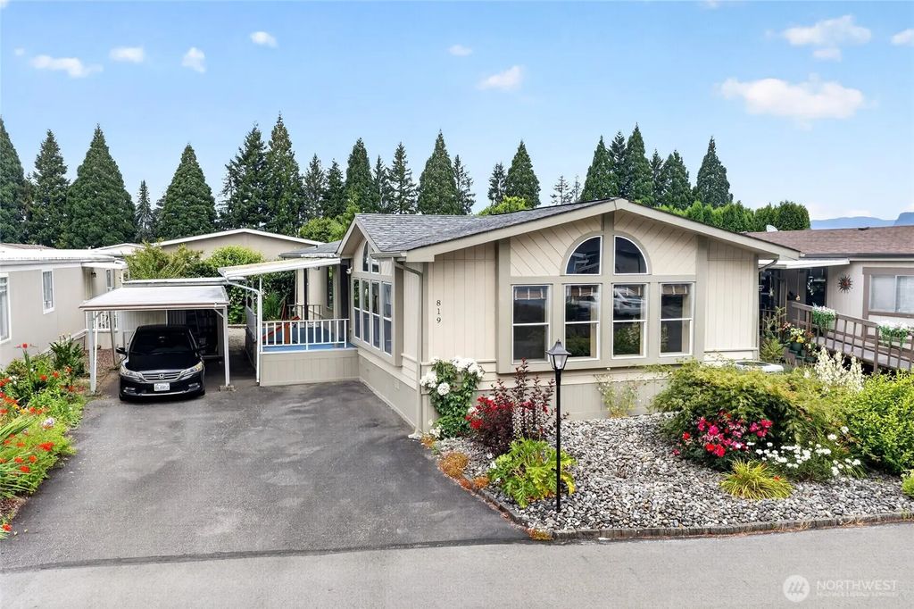 819 Mountain Villa Loop, Enumclaw