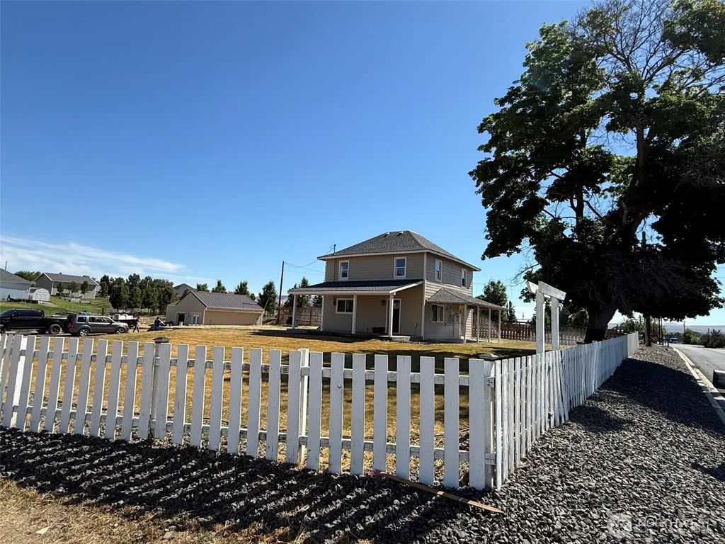 990 Lancaster Road, Selah