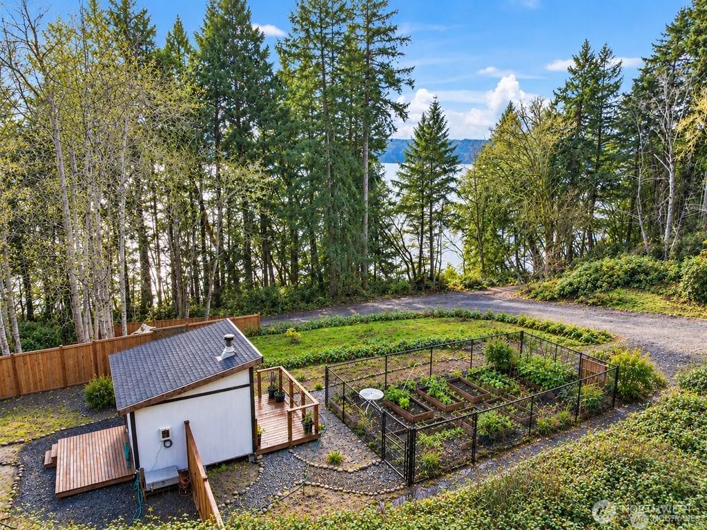 7364 Ne North Shore Road, Belfair