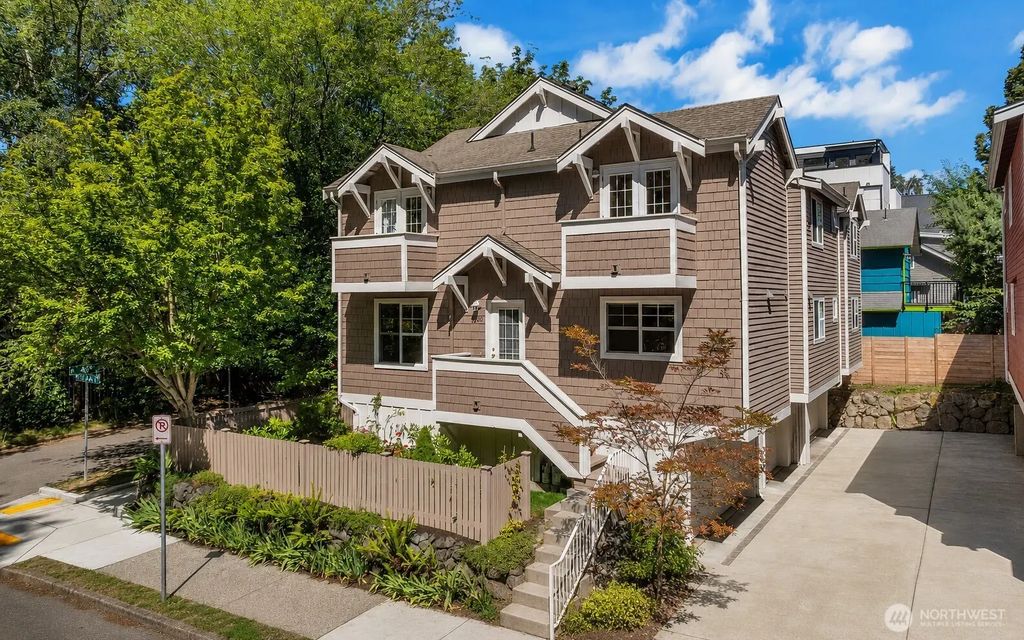 4720 Interlake Avenue N, Seattle