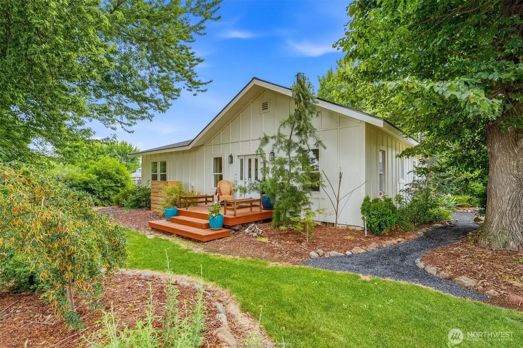 12801 N Pioneer Road, Prosser