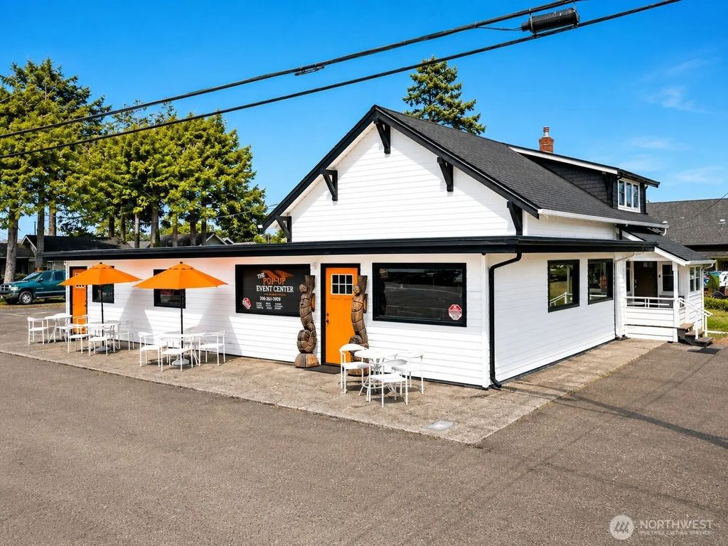 402 N Montesano Street, Westport