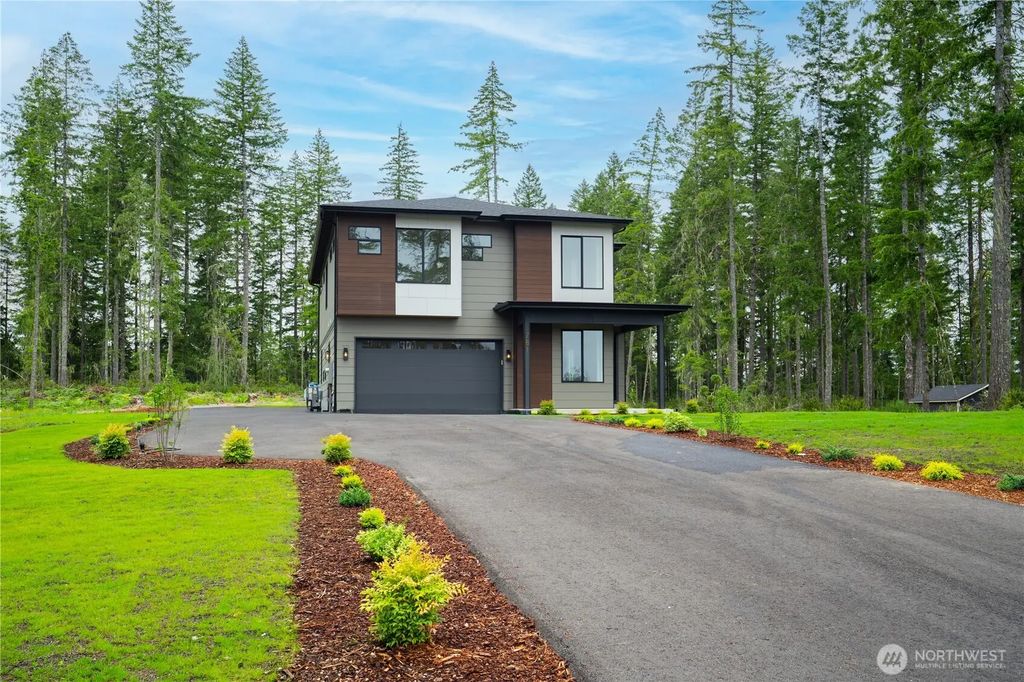 781 W Clear Lake Drive, Shelton