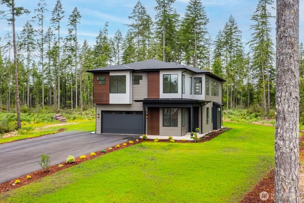781 W Clear Lake Drive, Shelton