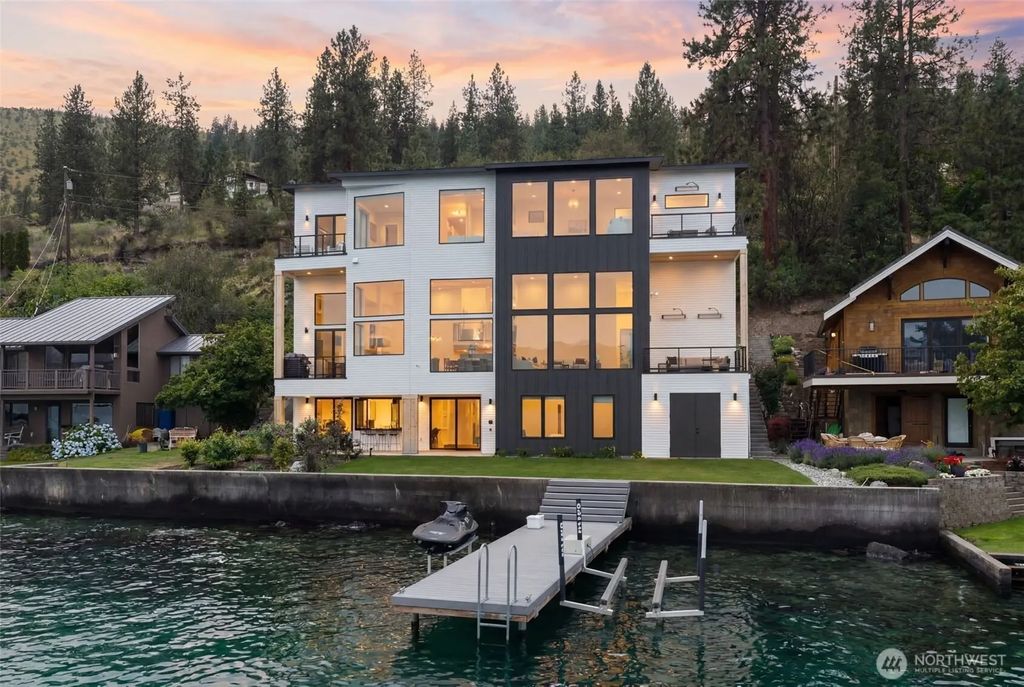 3212 S Lakeshore Road, Chelan