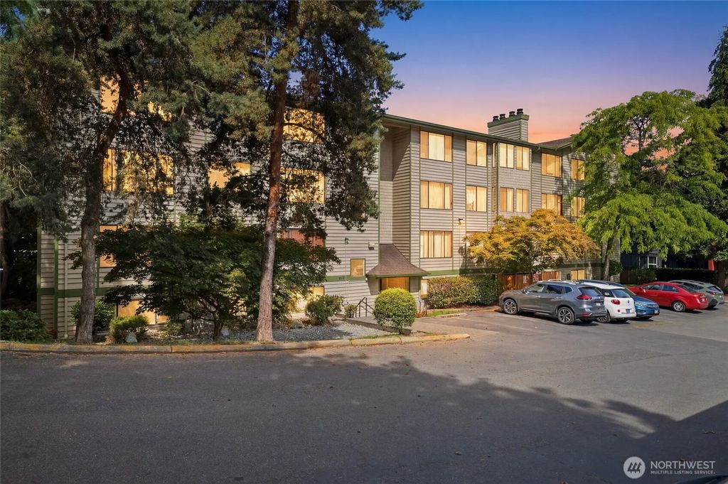 9512 1st Avenue Ne 202, Seattle