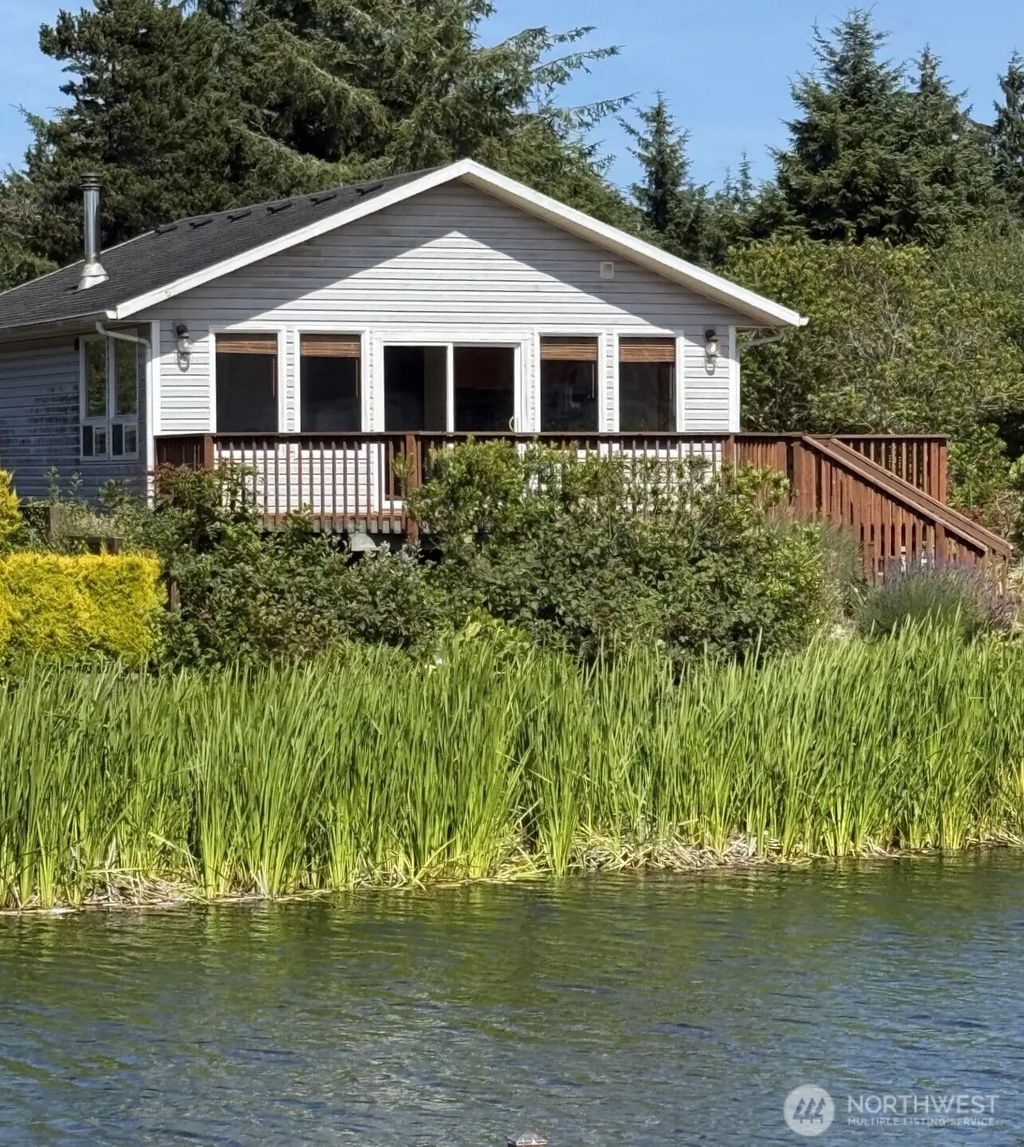 725 Wawona Avenue Sw, Ocean Shores