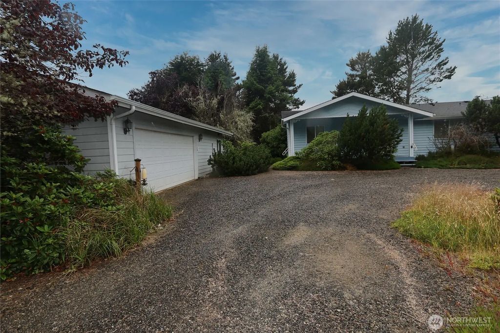 243 Octopus Avenue Ne, Ocean Shores