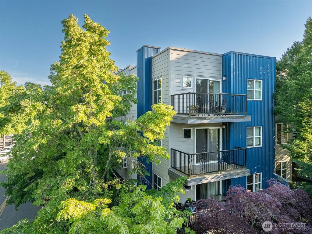 12345 Roosevelt Way Ne 310, Seattle