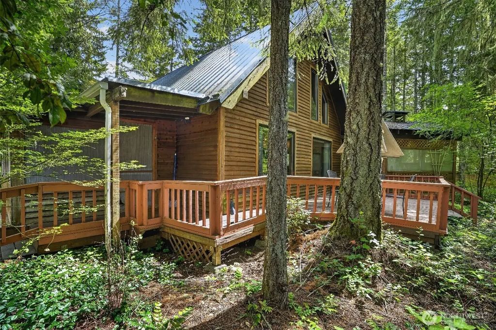 31 N Mallard Way W, Hoodsport