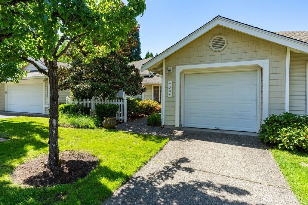 4304 S 220th Place, Kent